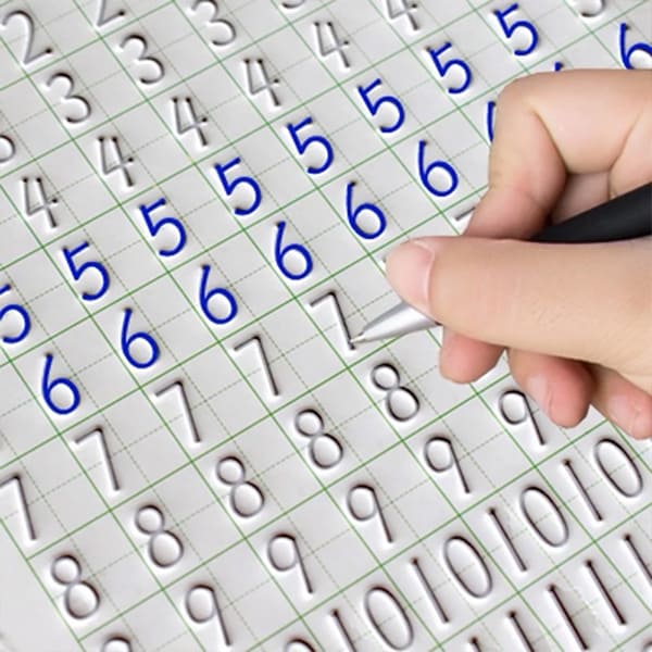 4 zeszyty ćwiczeń do pisania i rysowania magicznym piórem, napisy znikają po wyschnięciu, KidBook